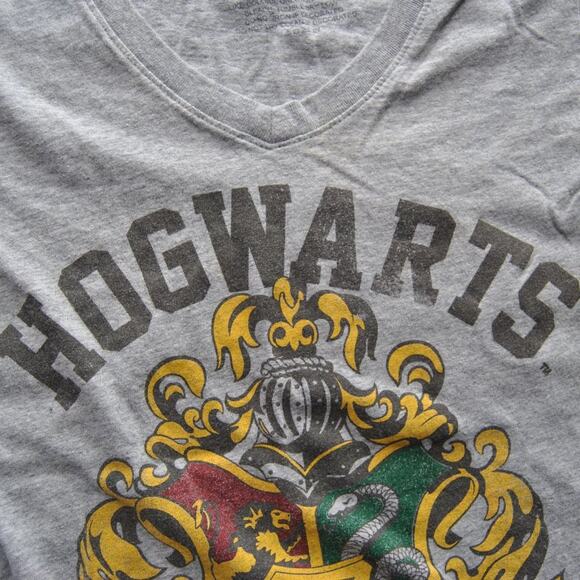 Harry Potter Hogwarts Small Gray & Yellow Short Sleeve Shirt - Picture 2 of 7